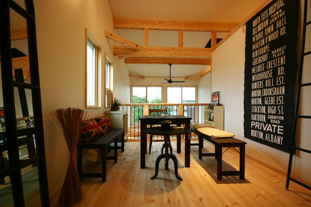 BOOOTS［ブーツ］