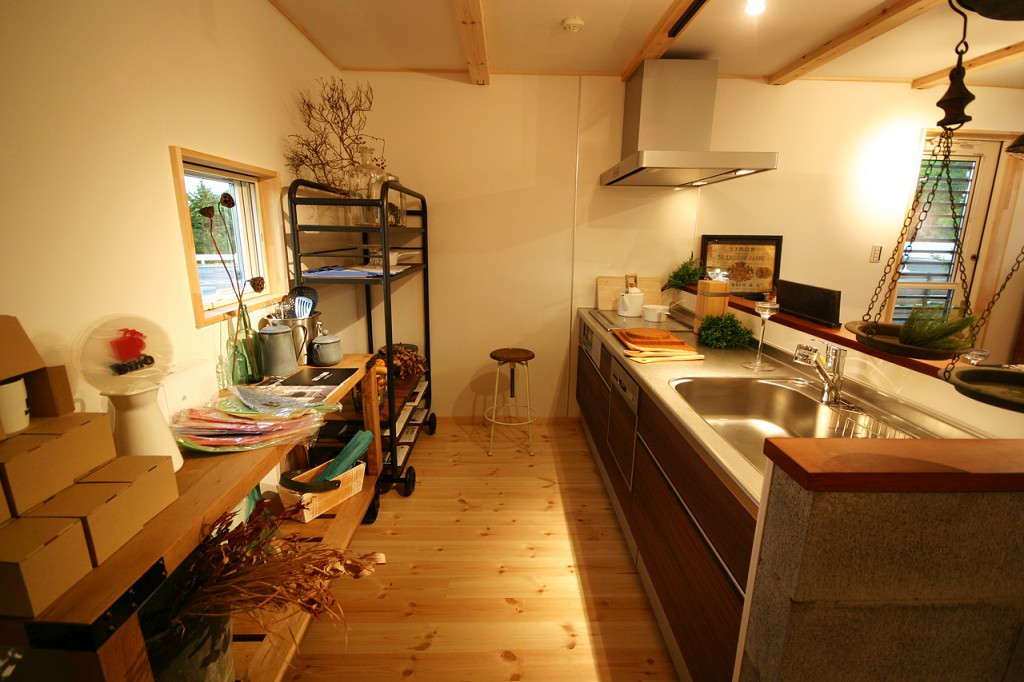 BOOOTS［ブーツ］