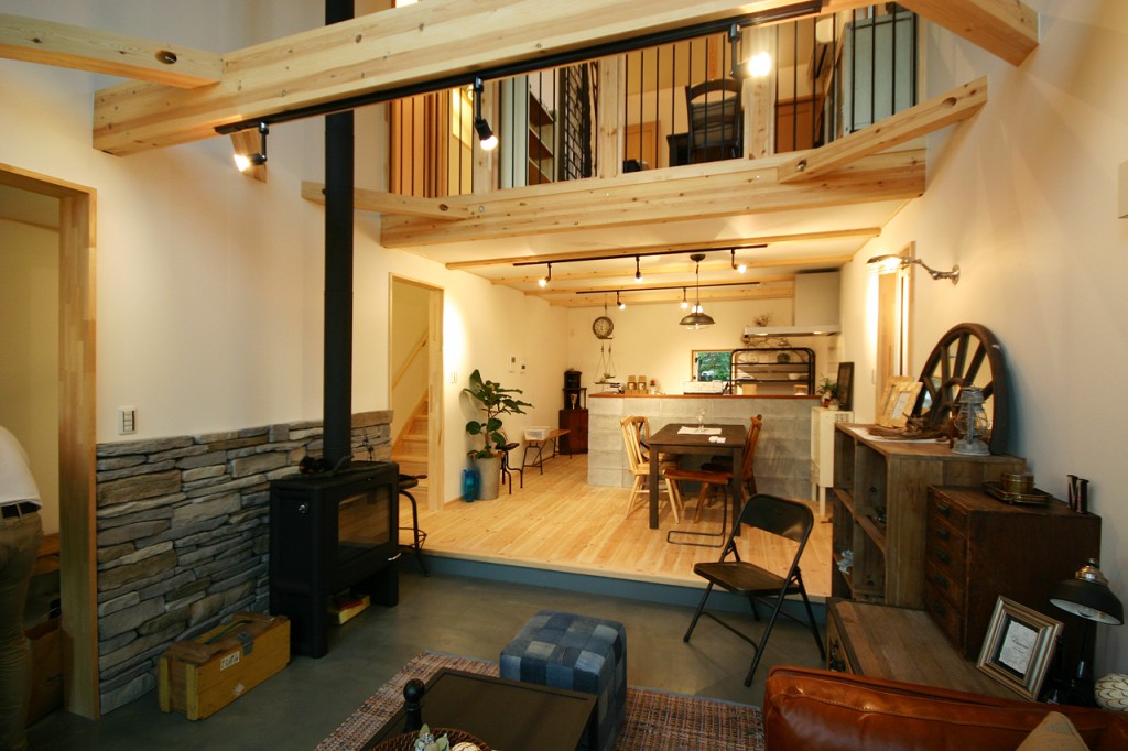 BOOOTS［ブーツ］